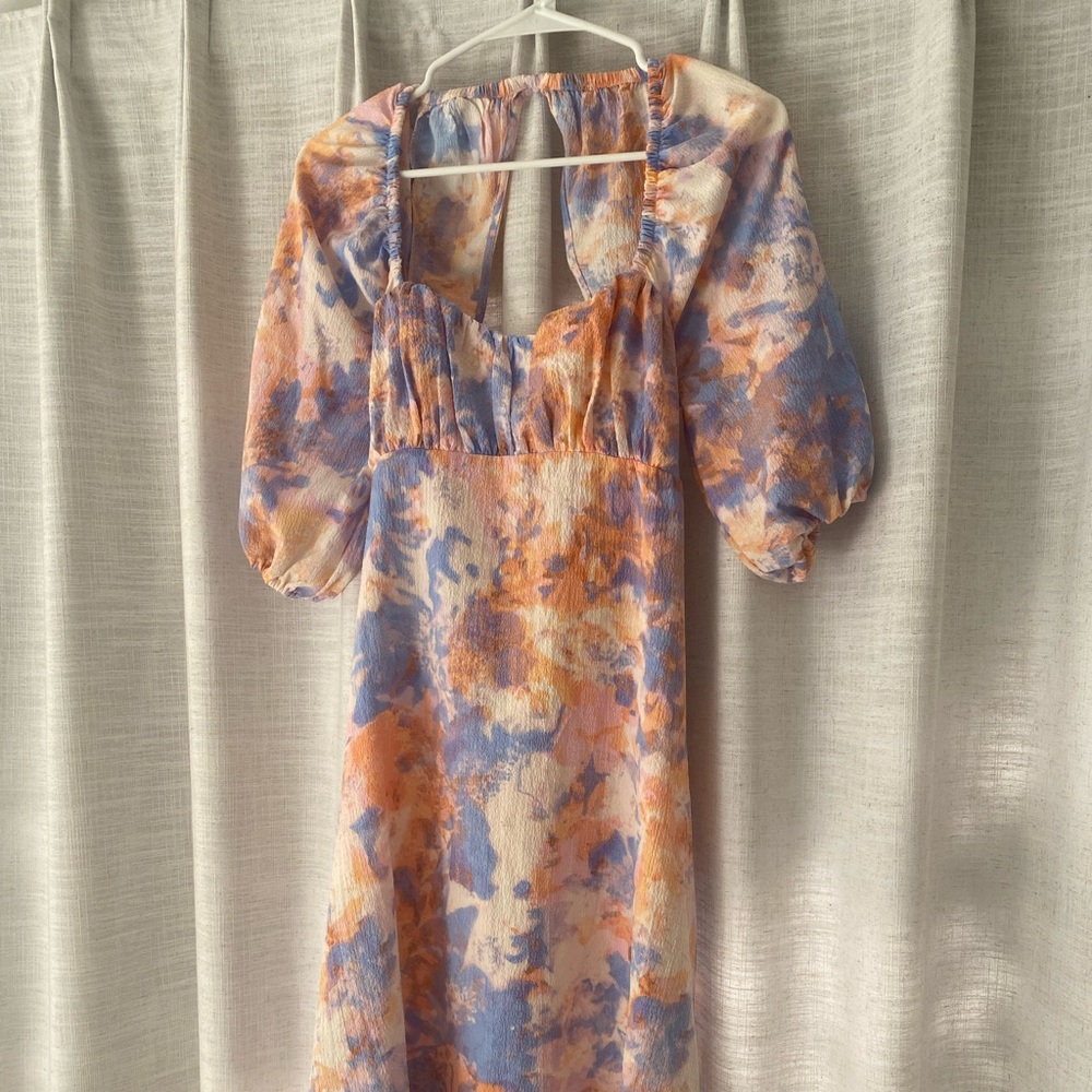 BCBG Watercolor Midi Dress w/ sleeves and rouched top. Worn Once!